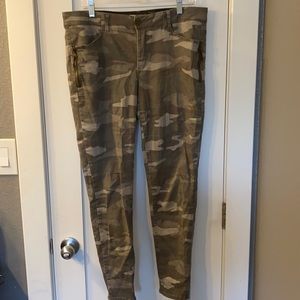 Camouflaged Skinny Jeans